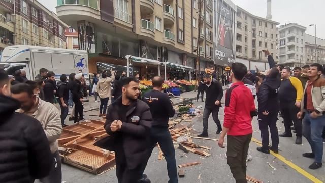 SON DAKİKA: İSTANBUL DA LODOS CAN ALDI 4 ÖLÜ 19 YARALI 