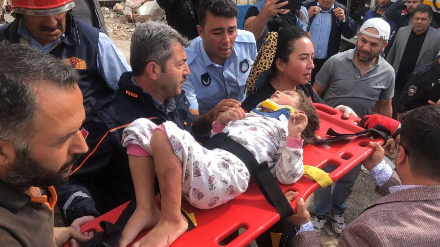 YERKÖY İLÇESİN DE PATLAMA SONUCU ENKAZ ALTINDA KALAN AYDİLGE KURTARILDI
