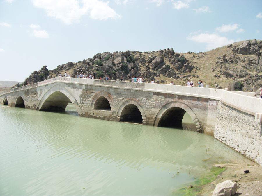 ASLINDA HER ŞEYİN ULAŞILMASI GÜÇ OLANI HEM DEĞERLİ HEMDE GÜZEL.