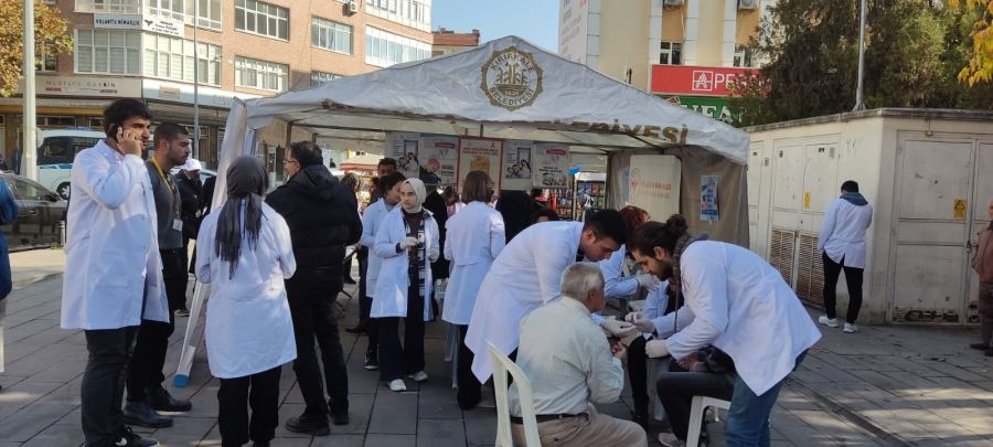 DÜNYA DİYABET GÜNÜNDE VATANDAŞA ŞEKER VE TANSİYON ÖLÇÜMÜ YAPILDI