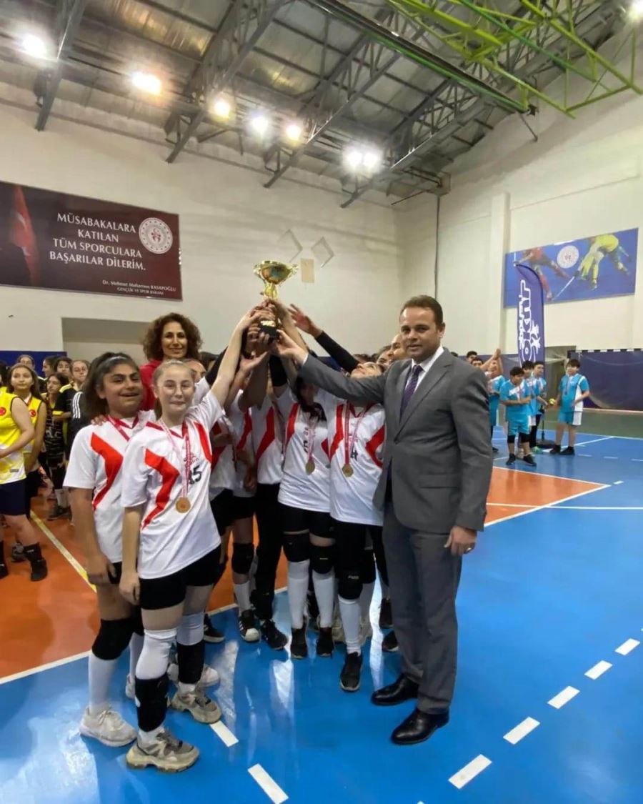 KIRIKKALE DE OKUL SPORLARI MÜSABAKALARI  SONA ERDİ.