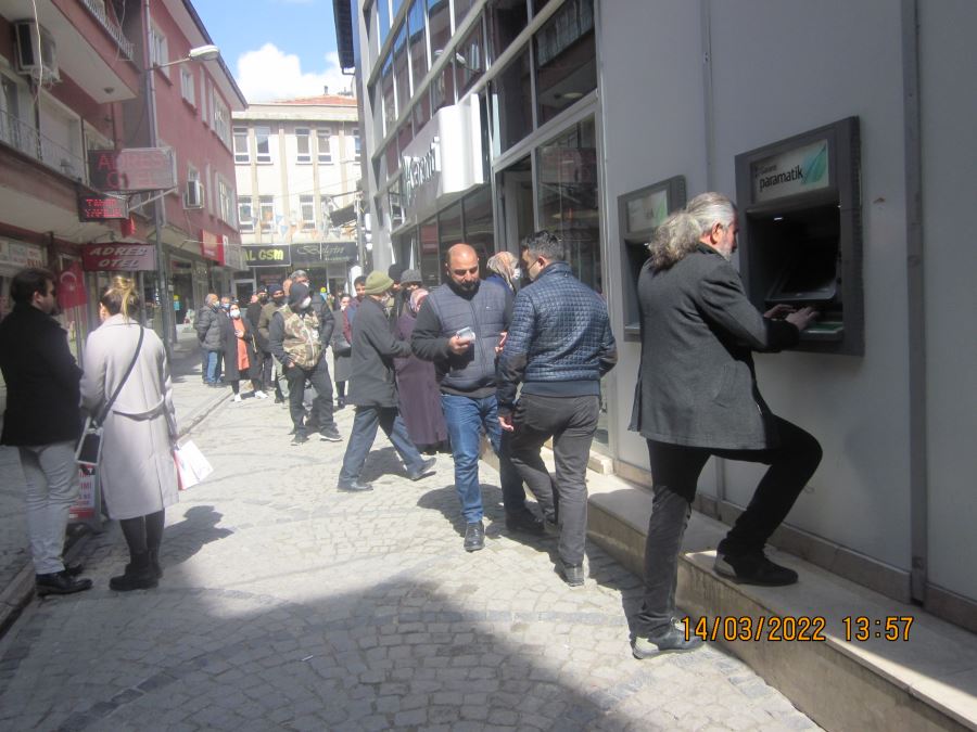 GALİBA KUYRUKTA DÜNYA BİRİNCİSİYİZ.