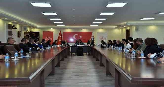 HER YİĞİDİN BİR YOĞURT YEME TARZI VARDIR BUDA TEKBIYIK OĞLUNUN.
