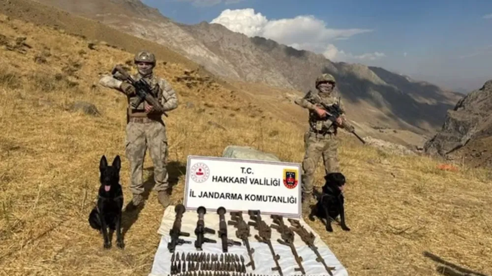 YERLİ KAYA TERÖRÜN İNİNE GİRİYOR TERERÜSTLER ASLANIN YELESİNE BASTI FARKINA VARMADAN.