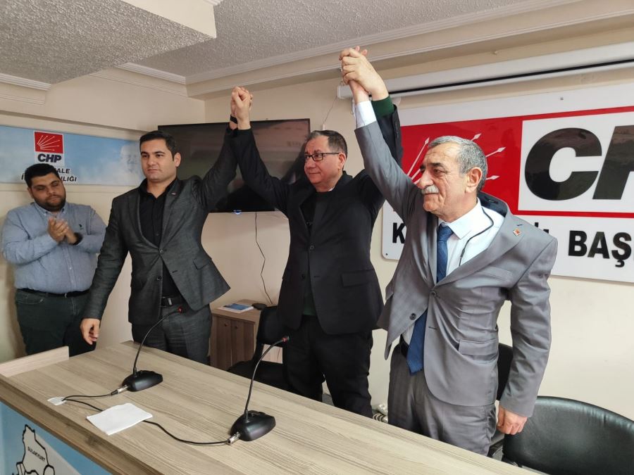 OYNADI GÜLDÜ TAM YERİNİ BULDU TAŞ GİBİ ADAY.