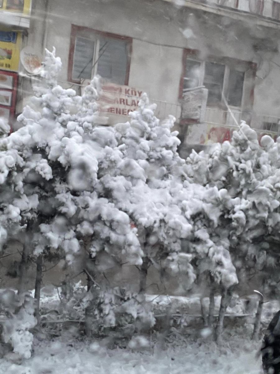 ONUN HİÇ İŞİNE KARIŞILMAZ KARIŞMAK İSTEYENİ HİÇ KARIŞTIRMAZ.