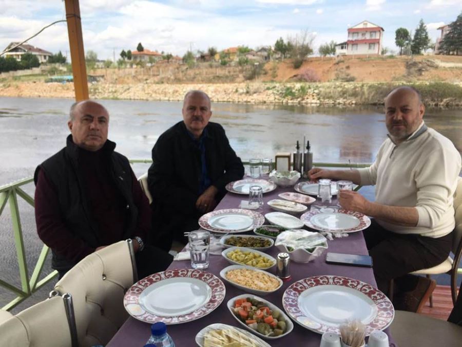KENDİNDEN EMİN KENDİNE GÜVENEN BİR BELEDİYE BAŞKANI.