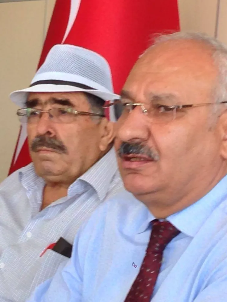 KIRIKKALE TARIM İL MÜDÜRÜ SIRRI YILMAZ KIRIKKALE ÇİFTÇİSİ İLE VEDALAŞTI.