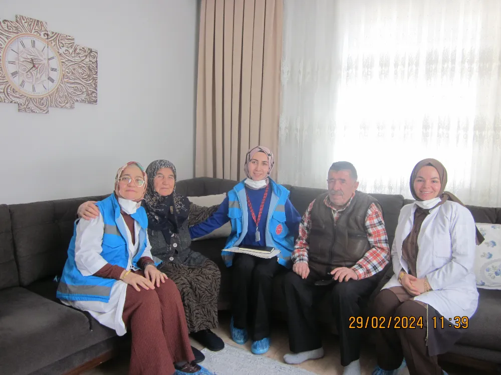 VALİ BEY ŞEHRİMİZİN EN BÜYÜK SORUNU YAŞLILAR KREŞİNİN OLMAYIŞI.HADDİM OLMAYARAK HATIRLATAYIM.