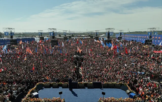 BU MİTİNK TE BU KALABALIĞIN ACABA İSTANBULDA OYLARI VARMI?