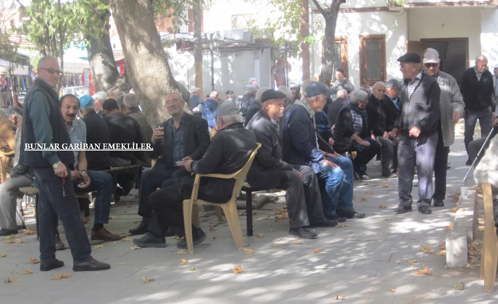 KİMİLERİ SAN SALAT DERDİNDE EMEKLİ KURBAN DERDİNDE!