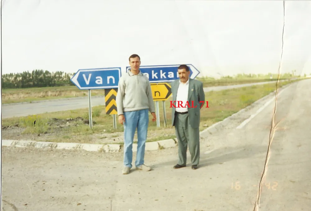 GAZETECİLİK OTURARAK VEYA ACANSLAR