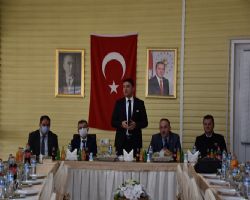 YENİ EVLENEN ÇİFTE ARABALI DÜĞÜN