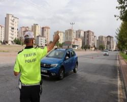 VATANDAŞ DİYOR Kİ KONTROLE GİRMEYEN ŞOFÖRLE ARACIN GAZ KAÇAĞI KALDI DİYOR.