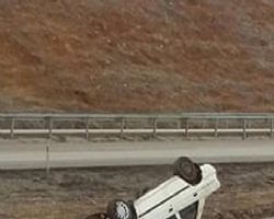 ARAÇ DÜZ YOLDA TAKLA ATTI