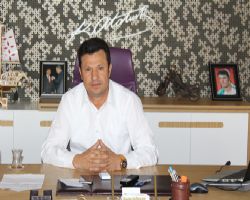 ELİ İLERİ DİRSEĞİ GERİ NE YAPSIN BAĞRI AÇIK!