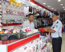 Esnafa bayrak dağıtımı yapıldı