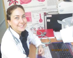 HASTALARINA GÜLER YÜZLE YAKLAŞIM TEDAVİNİN YARISI.