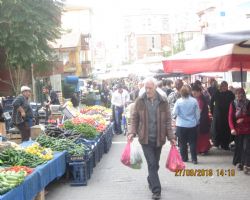 KRİZ YOK DİYENLER SEMT PAZARINA UĞRASINLAR!